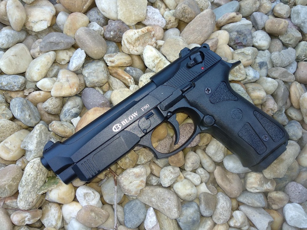 Új Beretta-alakú gázpisztolyok a magyar piacon! (Blow F90, Blow F06)