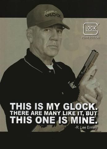 Meghalt „Gunny” (R. Lee Ermey)