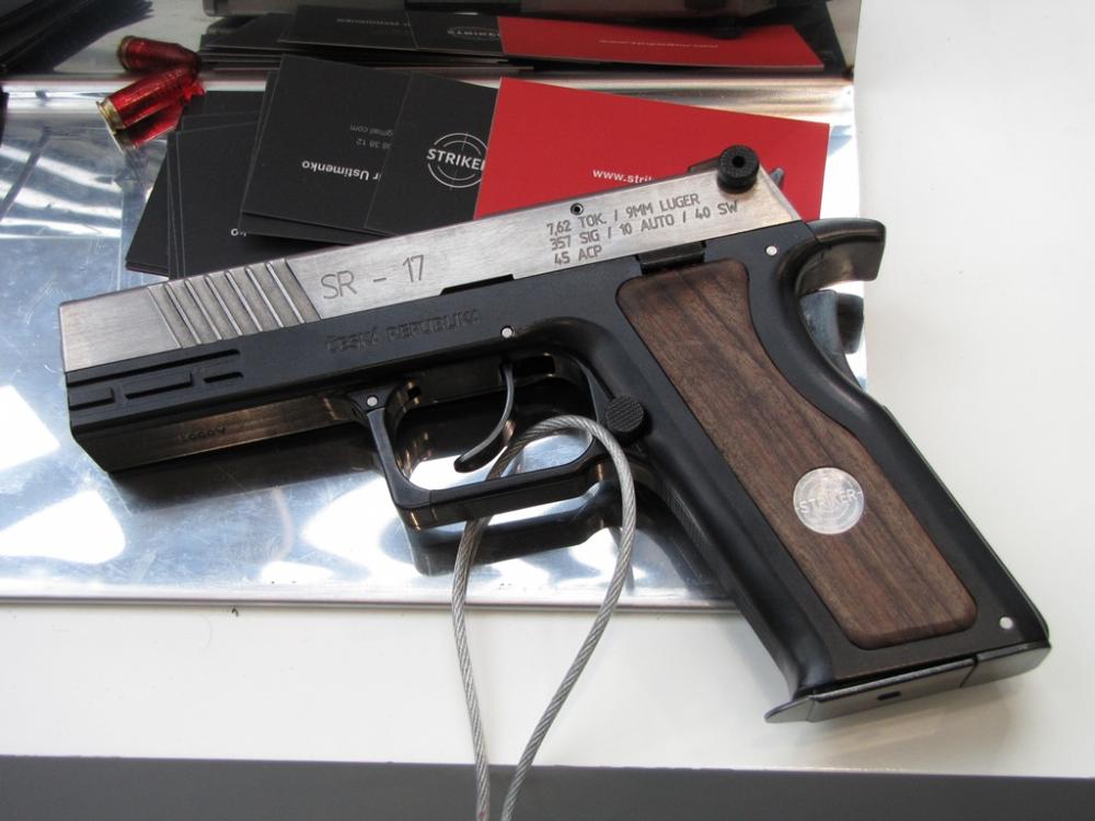 Striker SR-17 cseh multikaliberű pisztoly